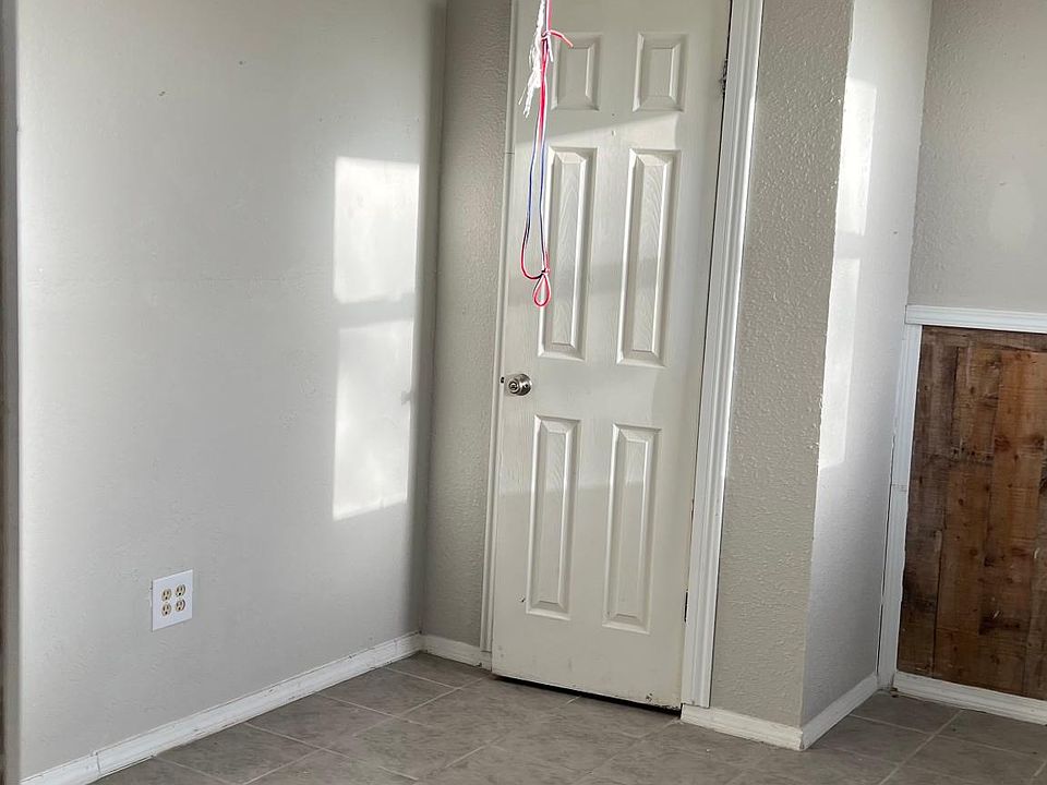 2nd image of 761 Oasis Dr #A