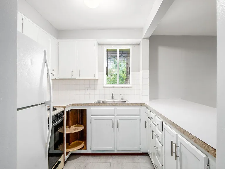 2888 Cleveland Ave — Photo 9
