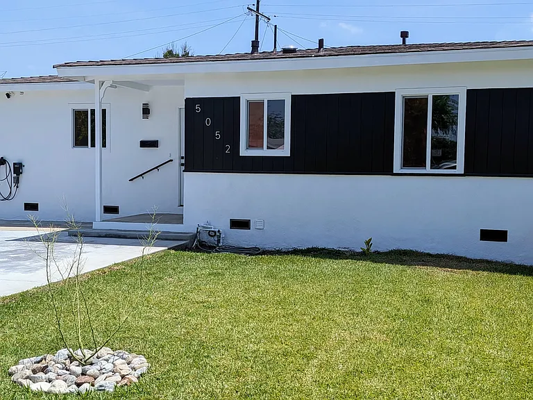 5052 Baldwin Park Blvd — Photo 3
