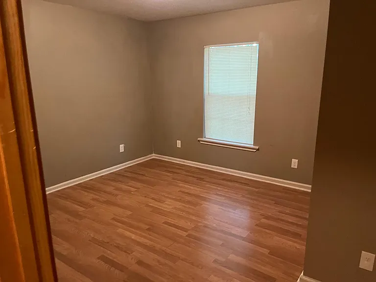 1721 W University Ave — Photo 12