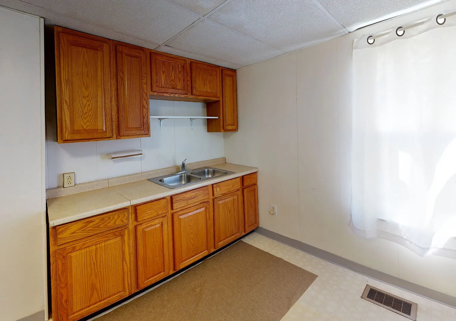 1 Bed 1 Bath House for Rent in Butler — Photo 2