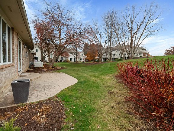 4th image of 1055 Mission Hills Ct