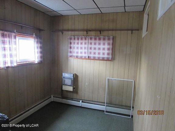 3rd image of 186 Dana St