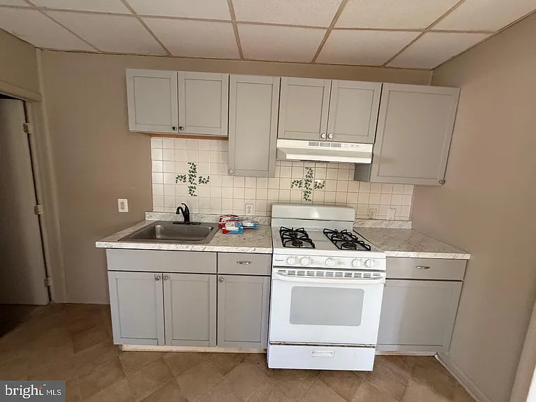 16 Delsea Dr N — Photo 4
