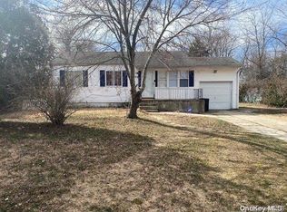 724 Walker Ave, Bellport, NY 11713