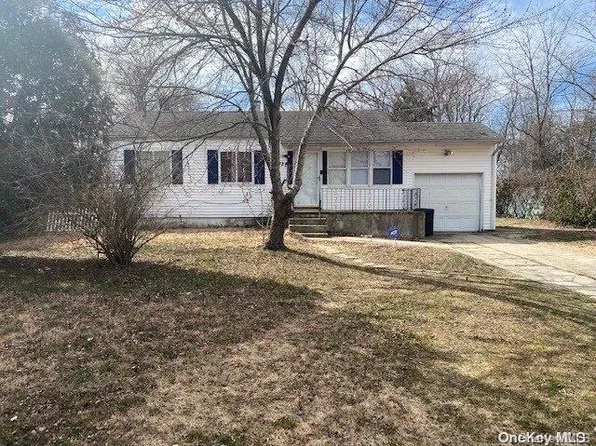 724 Walker Avenue, Bellport, NY 11713