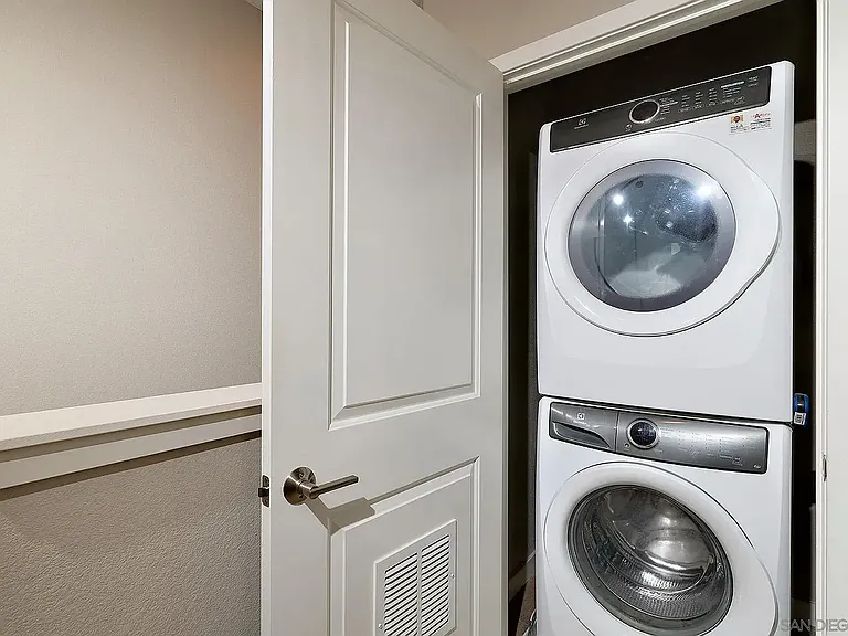 Laundry area (3rd floor)