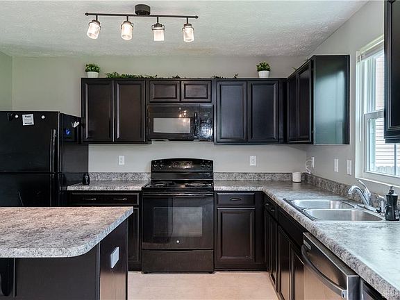 2nd image of 1219 Shannon Ln