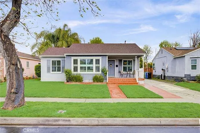 6542 Balcom Ave — Photo 1
