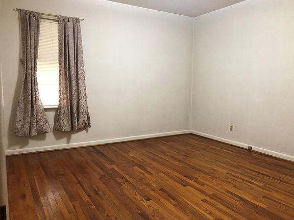 4th image of 215 Creekview Dr