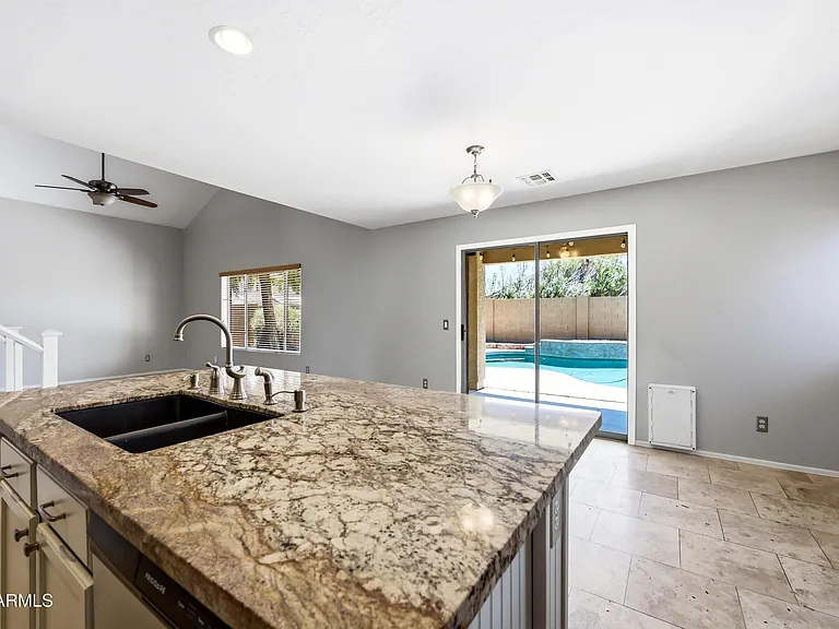 3289 E Waterman St — Photo 13