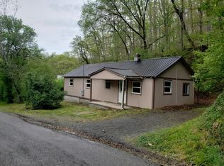 95 Camp Lightfoot Rd, Hinton, WV 25951
