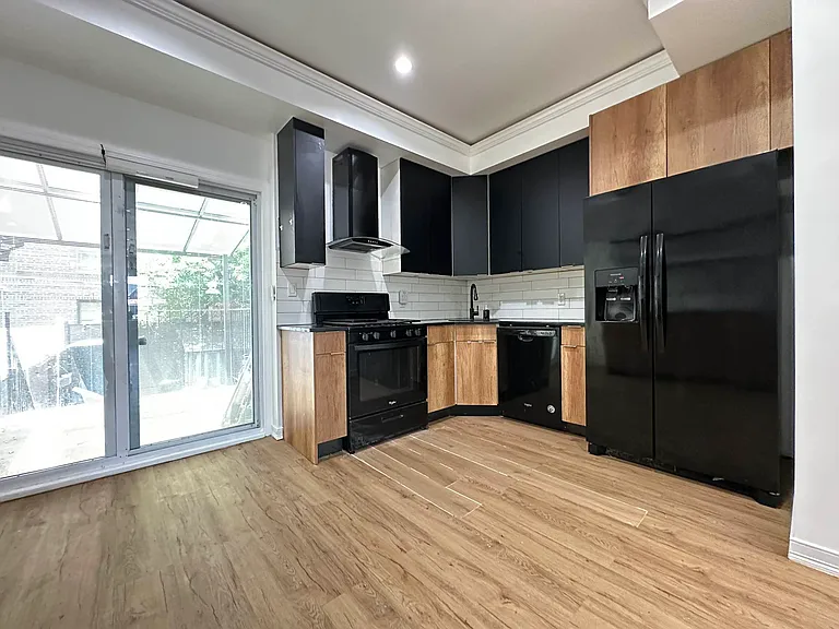 774 E 37th St #1 — Photo 7