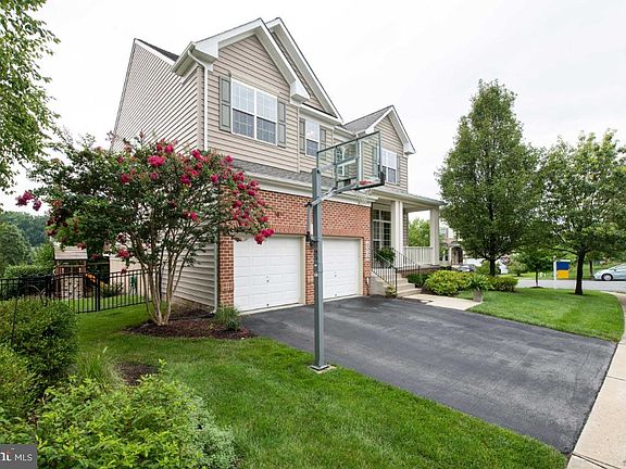 2nd image of 2036 Willowcrest Cir
