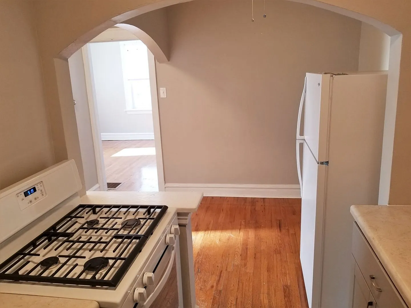 (333) 4048-52 Giles — Photo 4