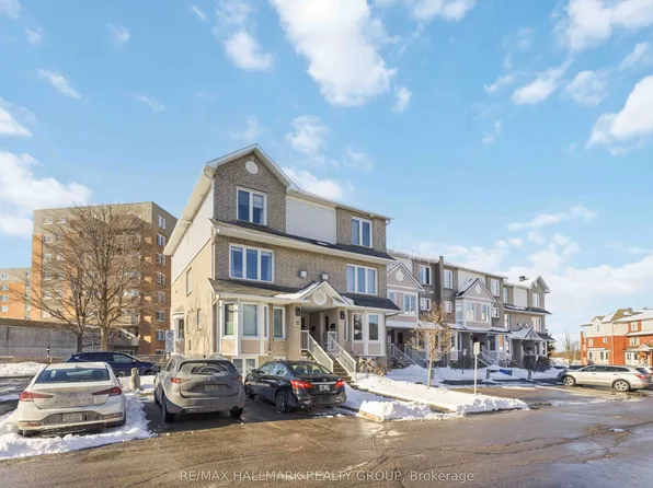 1660 Locksley Ln, Ottawa, ON K1J 1B6