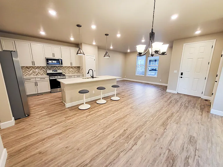 7128 Othello St — Photo 3