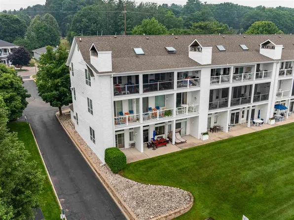 206 Ferry Ave APT 1, Charlevoix, MI 49720