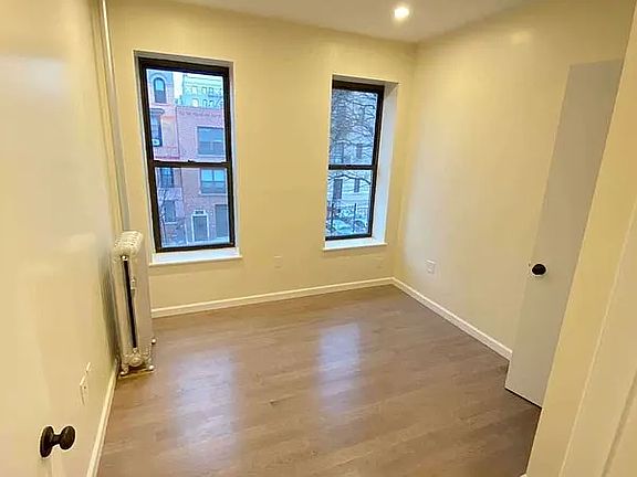2nd image of 190 Wadsworth Ave APT 26