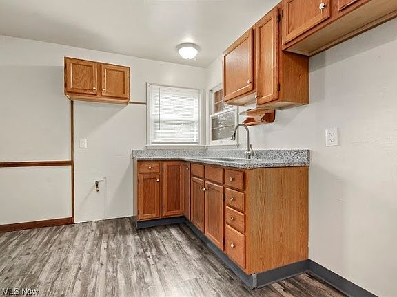 5th image of 142 N Beverly Ave