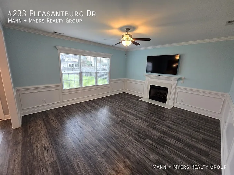 4233 Pleasantburg Dr — Photo 16