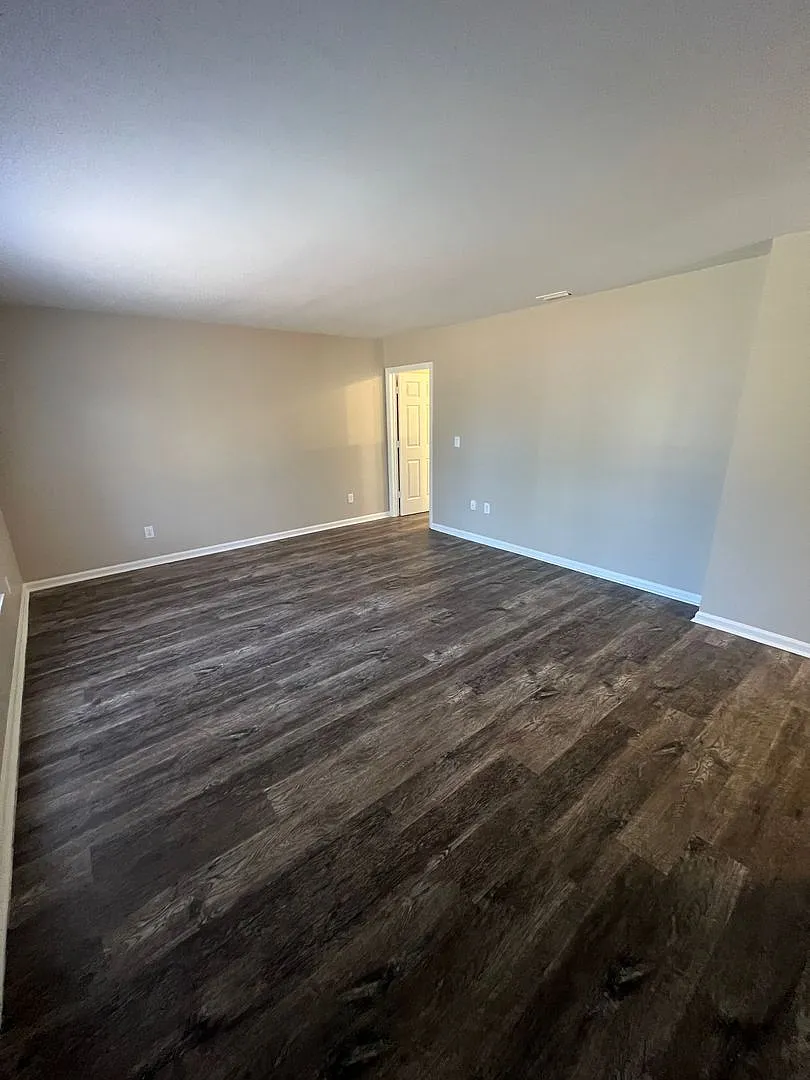 Available & Updated Duplex (Near Beautiful Downtown Monroe) — Photo 2