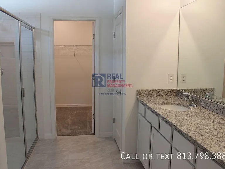 3911 N Maryland Ave — Photo 33