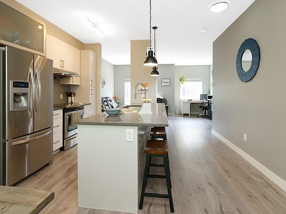 5th image of 1219 Burke Mountain St #30
