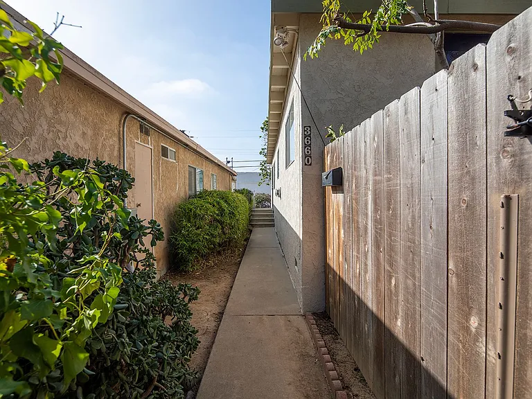 3654 & 3660 Princeton Ave — Photo 13