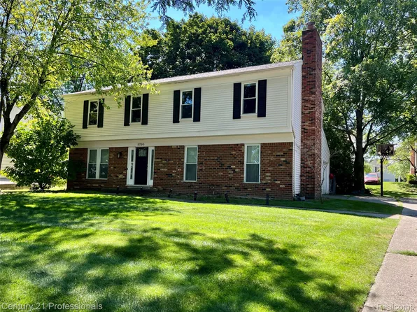 5720 Beauchamp, West Bloomfield, MI 48322