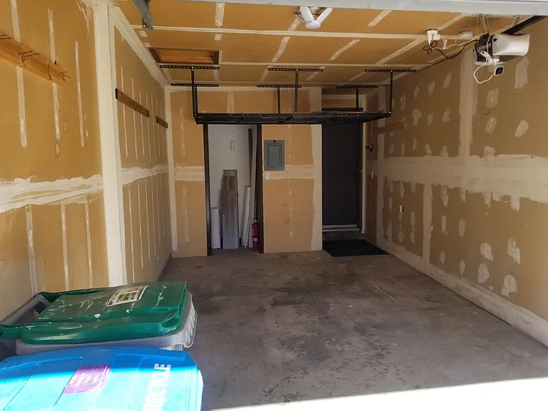 510 S Phillippi St — Photo 25