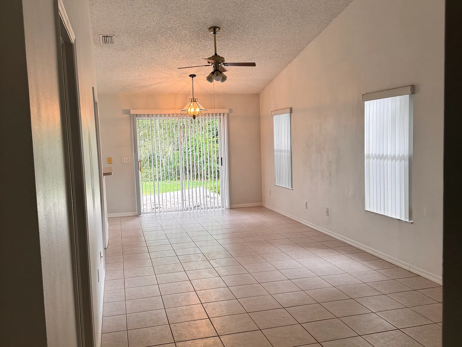 4400 Venice Dr — Photo 4