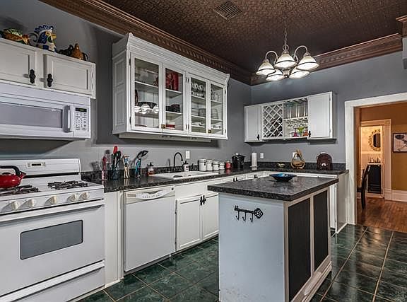 3rd image of 1028 2nd Ave