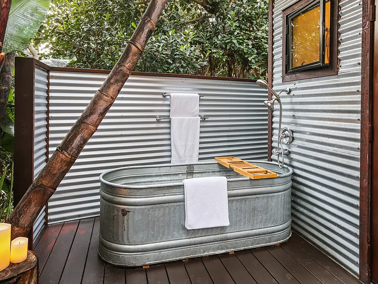 Optional outdoor soaking tub, ice bath