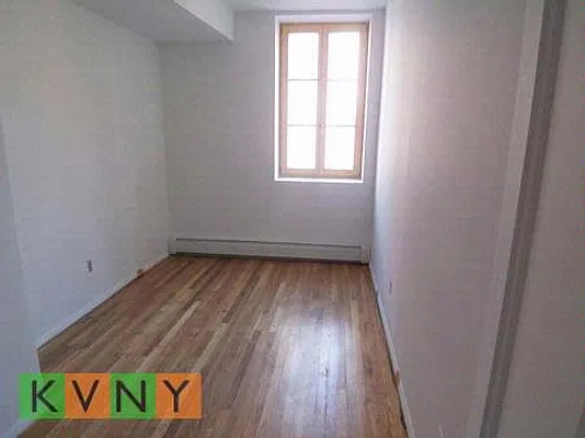 Rented by KVNY Soho | media 41