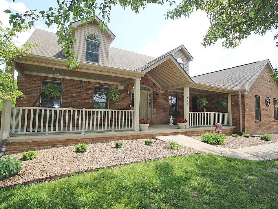1st image of 921 Country Oaks Dr