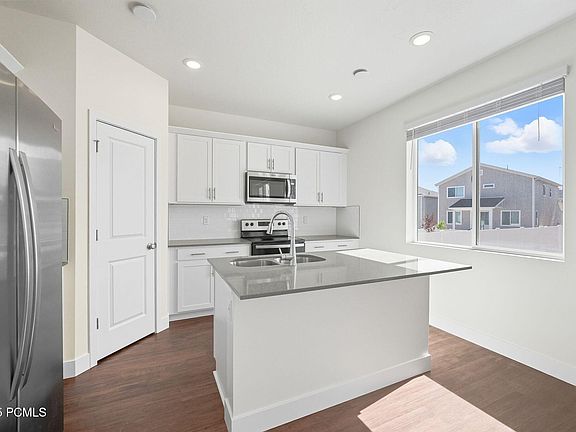 4th image of 7135 Woods Rose Dr