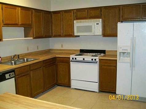 2nd image of 924 Belle Oak Dr #924
