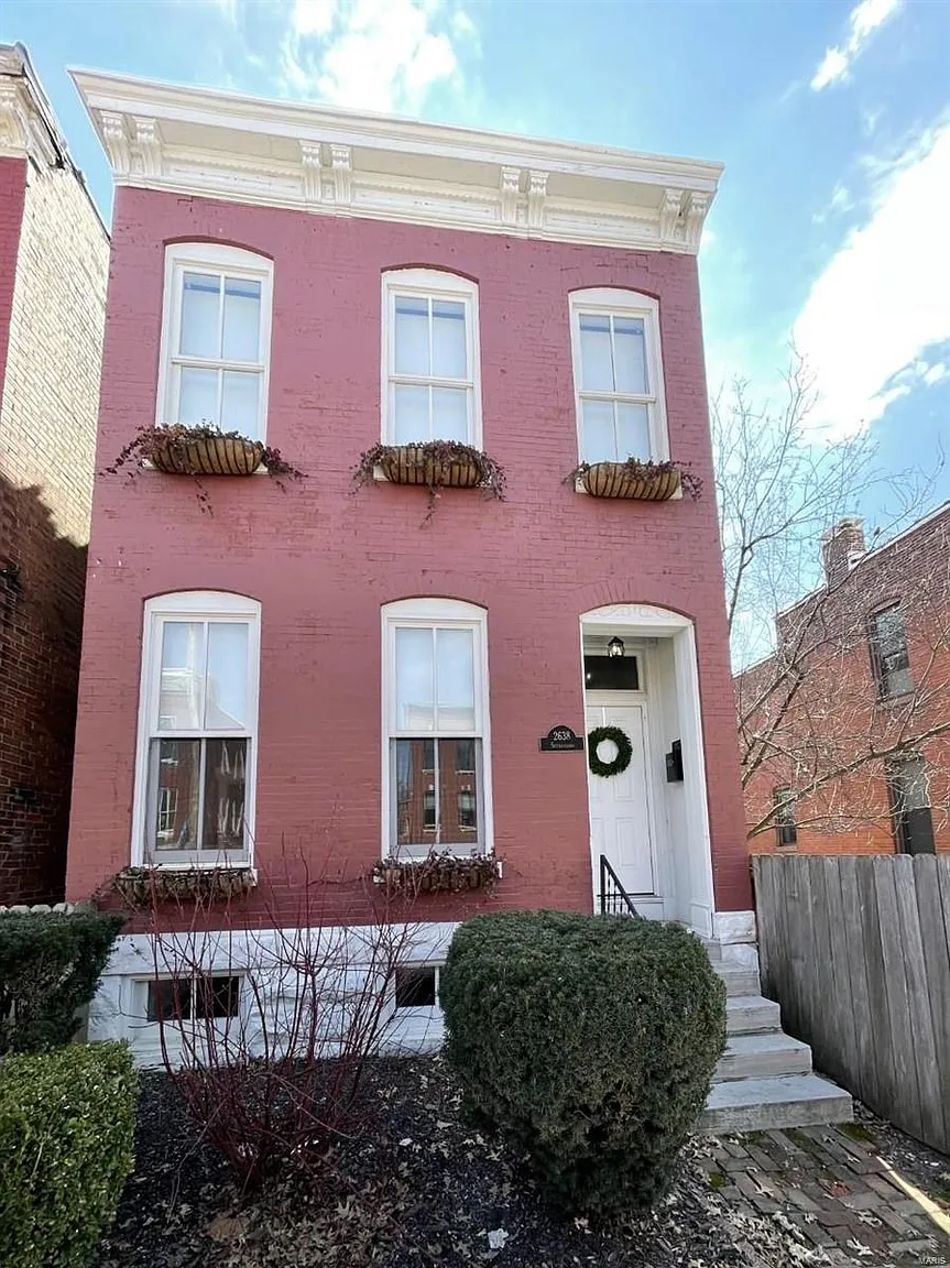 2638 Shenandoah Ave photo 1