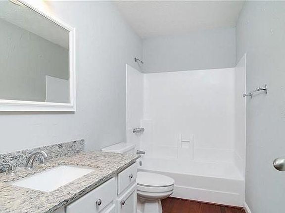 3rd image of 567 Wedgewood Dr