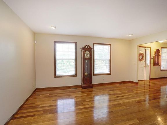 3rd image of 8701 Apple Blossom Ln