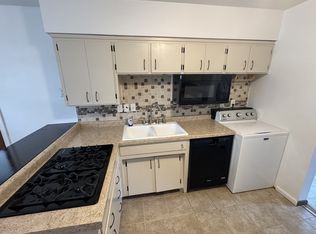 425 Beverly Hills St, Waterloo, IA 50701