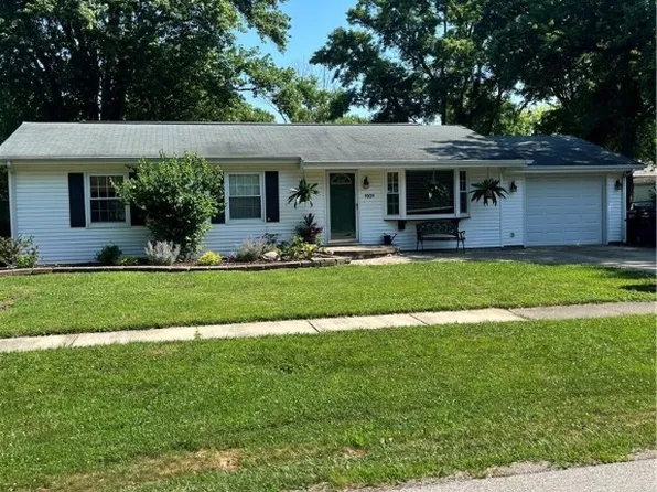 1021 W Hayes Ave, Charleston, IL 61920