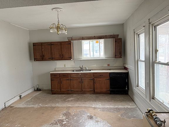 4th image of 502 E Harrison St