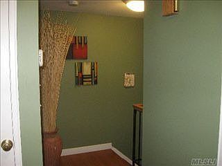 4th image of 8 Charleston Ct