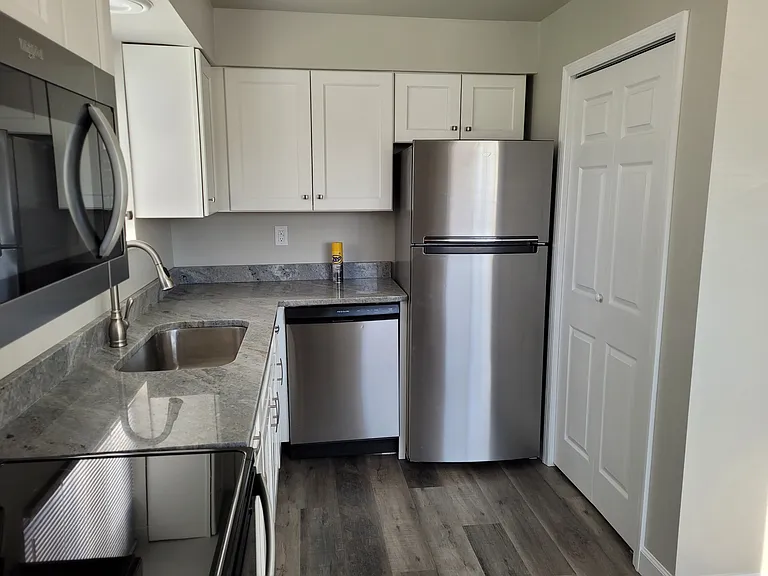 7 Renshaw Ave #1 — Photo 2