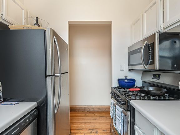 4th image of 2053 W Cortez St #3C