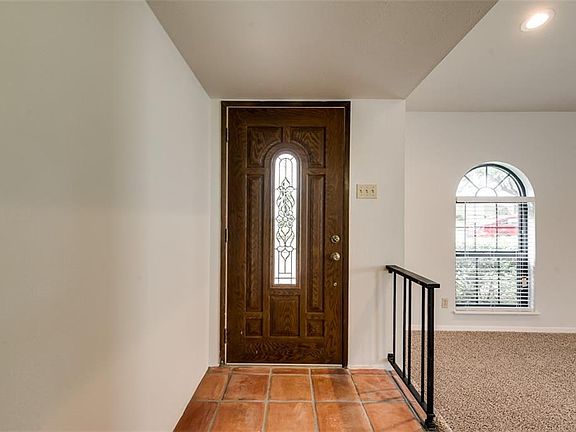 3rd image of 10806 Wallbrook Dr