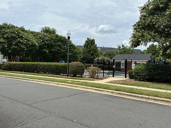 3rd image of 8033 Bristle Toe Ln