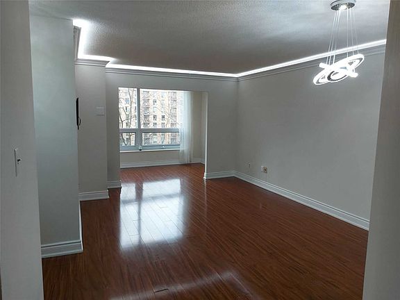 5th image of 326 Major Mackenzie Dr E #511
